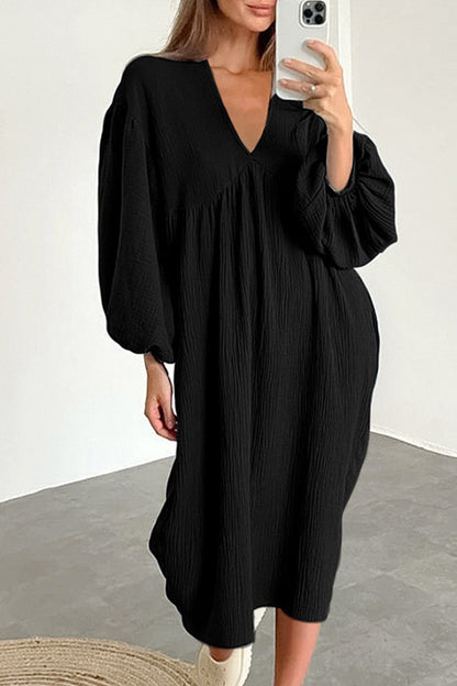Effortlessly Elegant Dress with a Timeless Design
