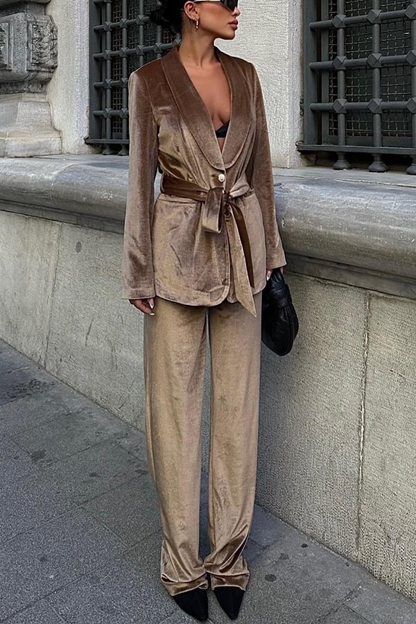 Classic Vintage Pants with a Flattering Fit