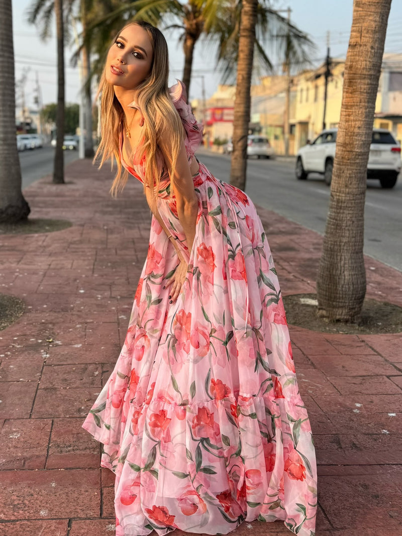 Gracefully Styled Dress for Any Occasion