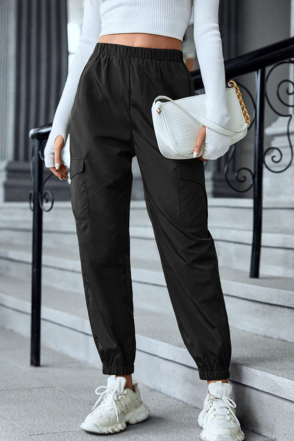 Effortlessly Elegant Pants with a Timeless Design