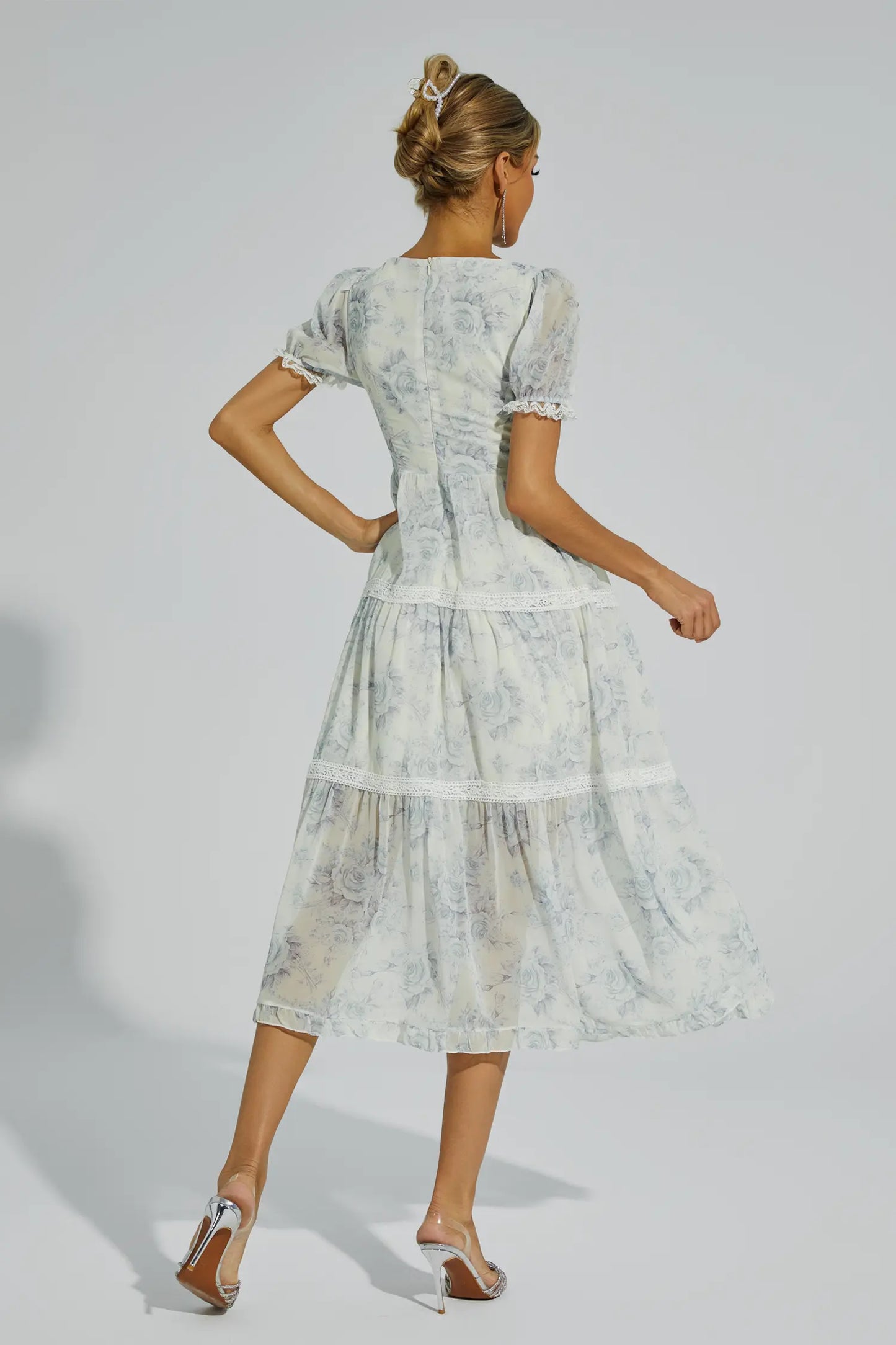 Beautifully Finished Dress in a Timeless Design