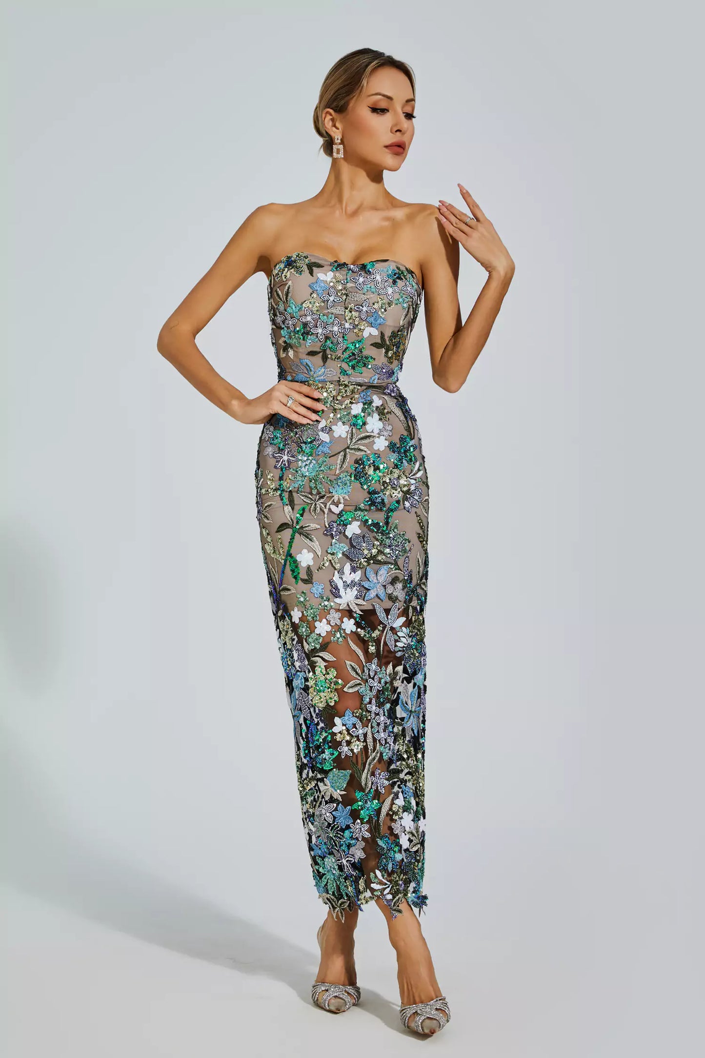 Gracefully Styled Dress for Any Occasion