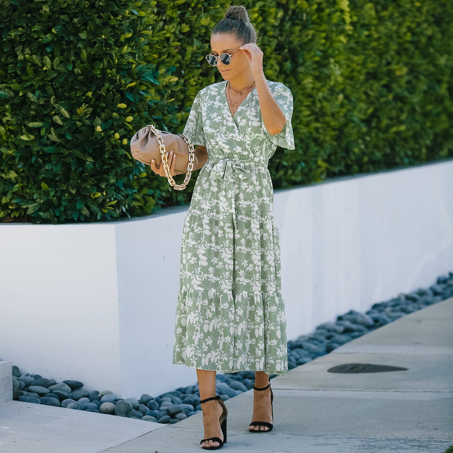 Beautifully Finished Dress in a Timeless Design