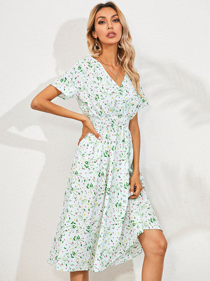 Effortlessly Elegant Dress with a Timeless Design