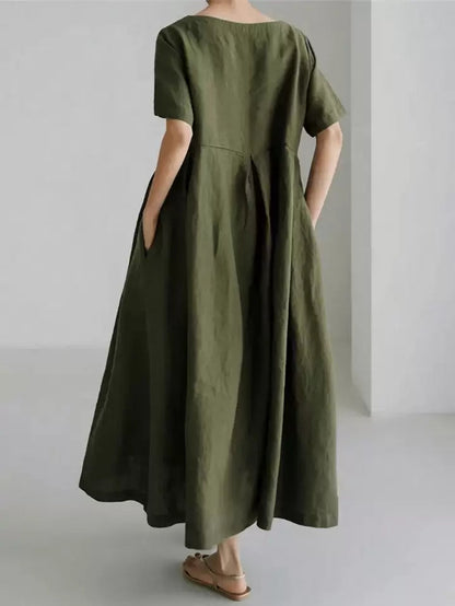 Well Tailored Dress with a Graceful Silhouette