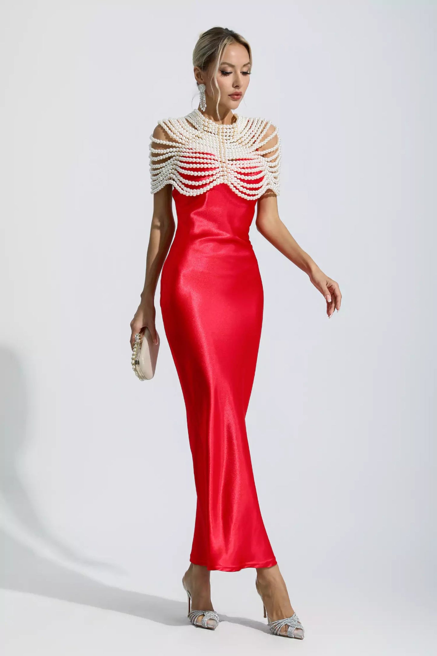 Well Tailored Dress with a Graceful Silhouette
