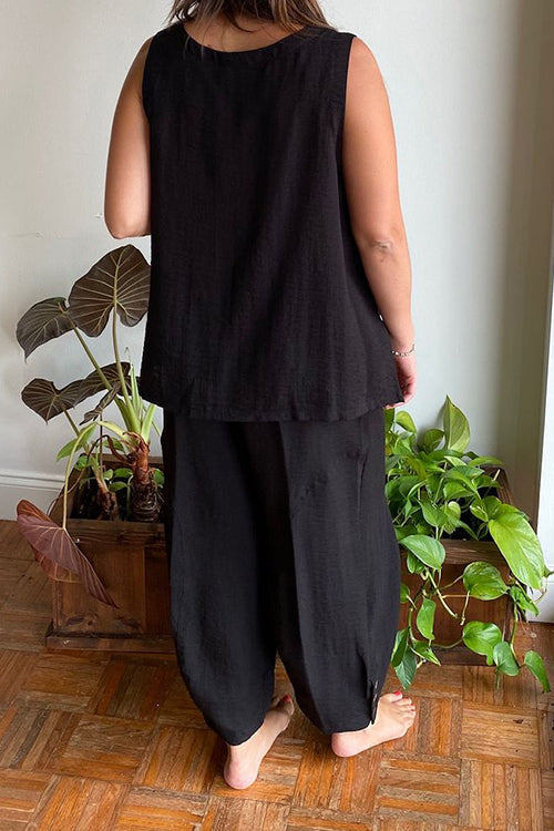 Effortlessly Elegant Pants with a Timeless Design