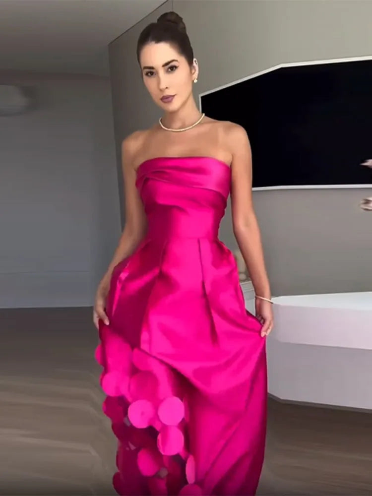 Beautifully Finished Dress in a Timeless Design