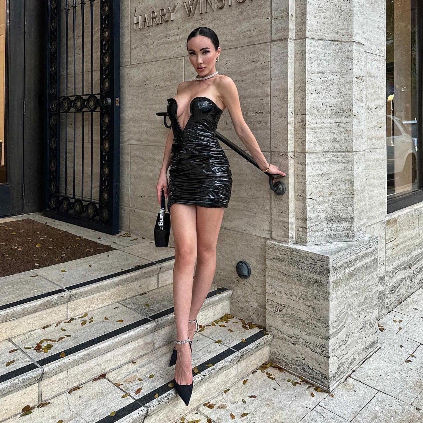Beautifully Finished Dress in a Timeless Design