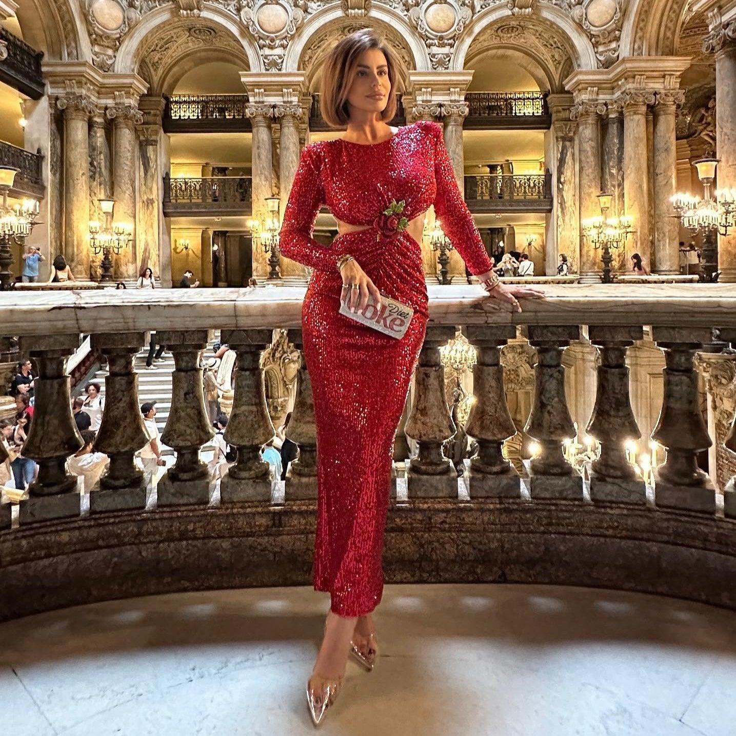 Beautifully Finished Dress in a Timeless Design