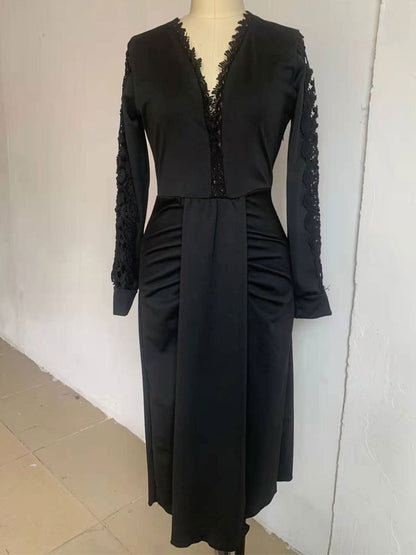 Beautifully Finished Dress in a Timeless Design