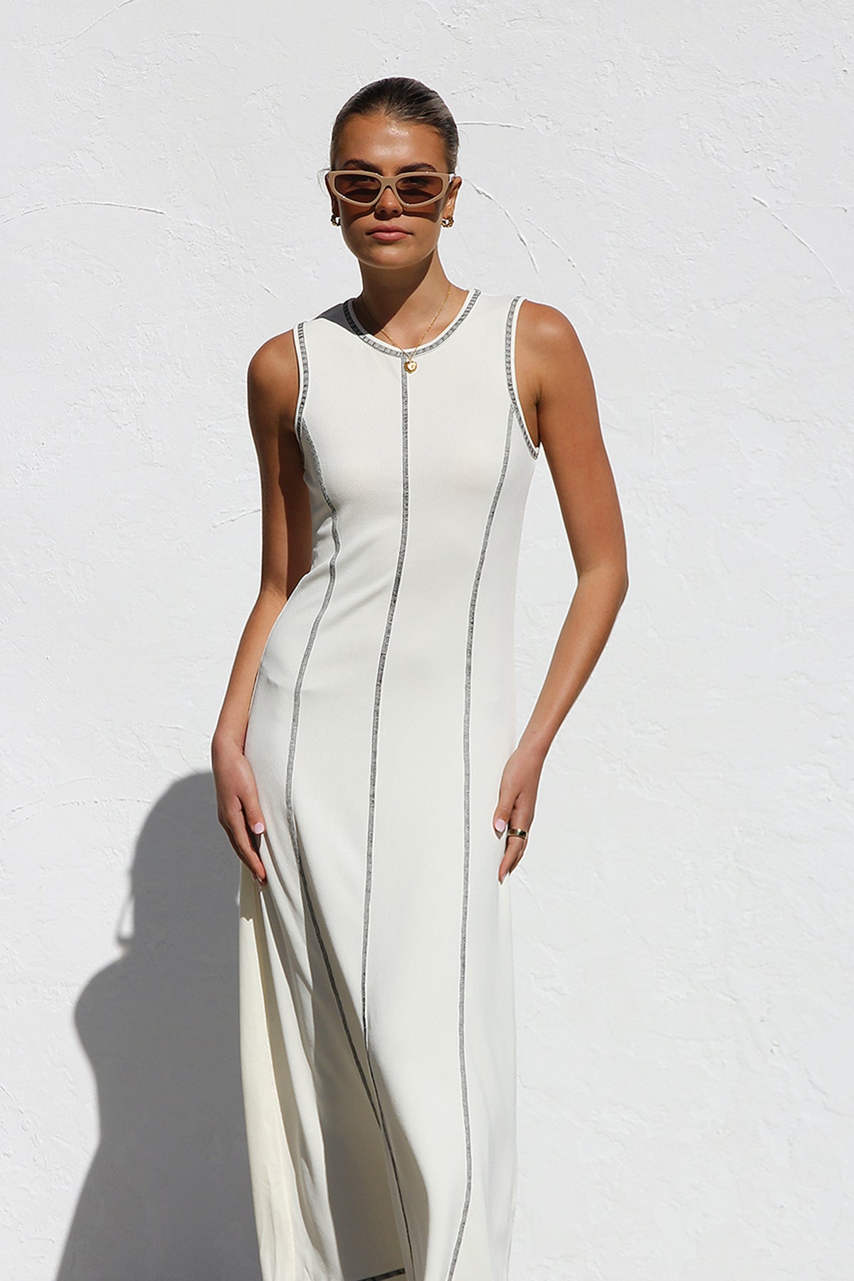 Beautifully Finished Dress in a Timeless Design