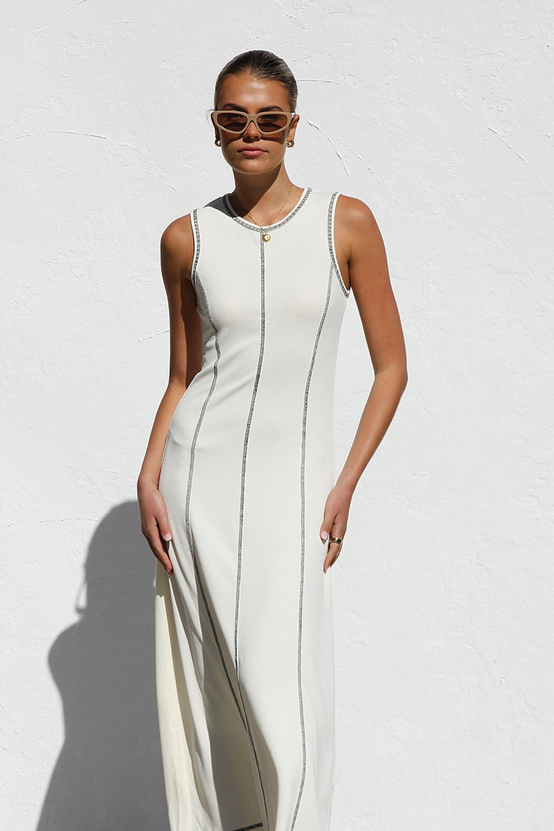 Beautifully Finished Dress in a Timeless Design