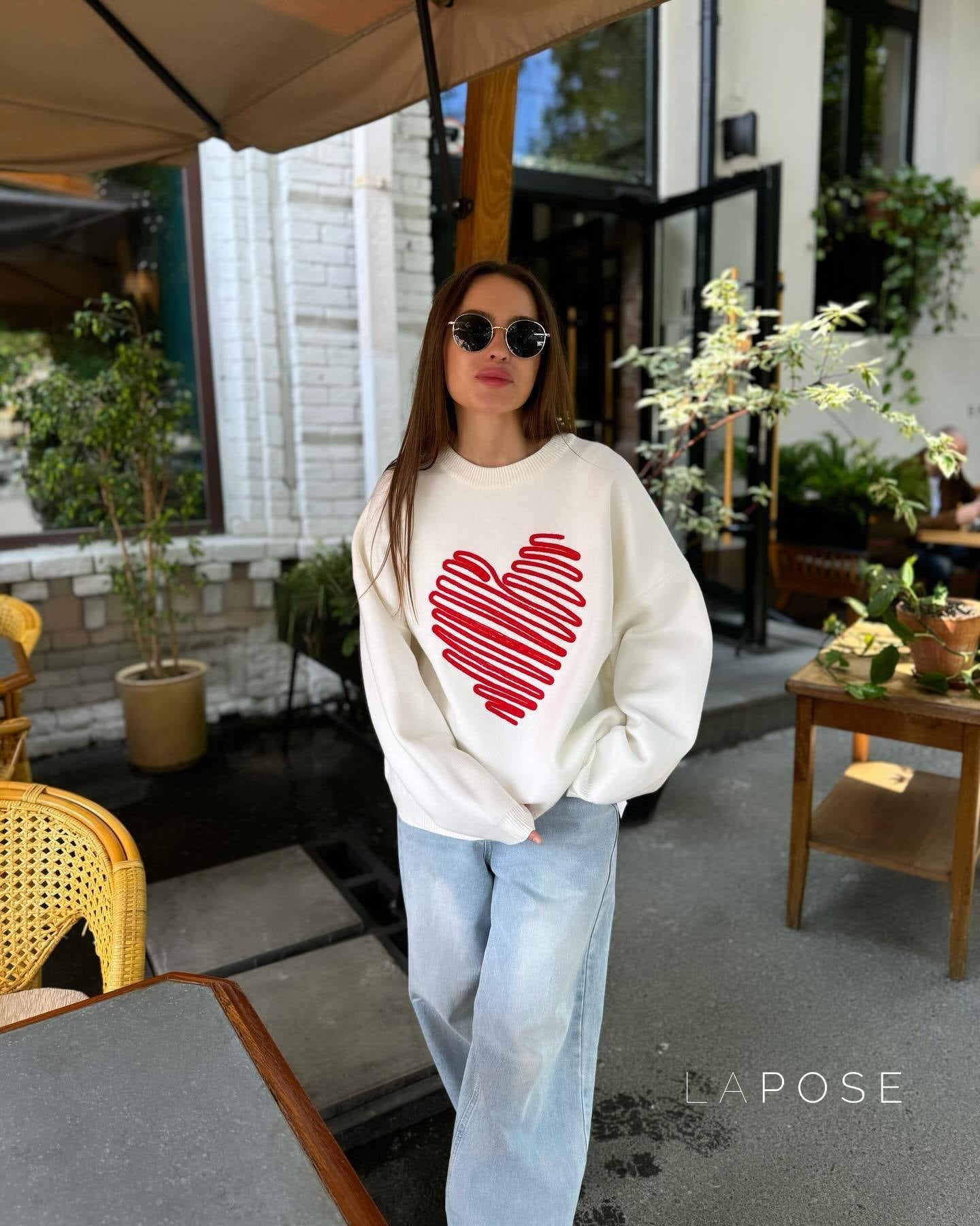 Effortlessly Elegant Sweater with a Timeless Design