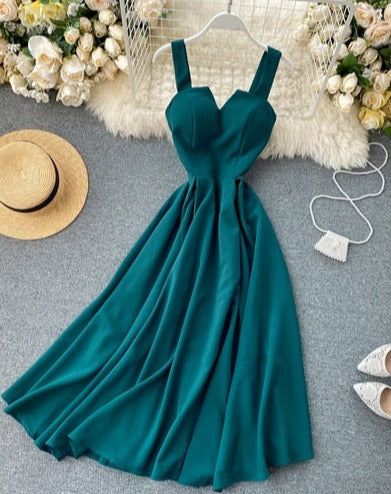 Classic Vintage Dress with a Flattering Fit