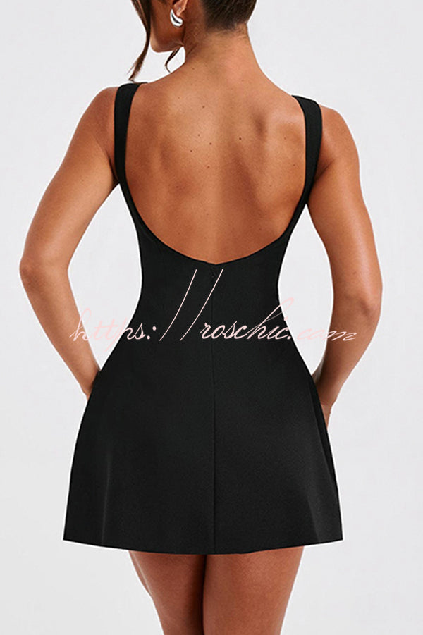 Beautifully Finished Dress in a Timeless Design