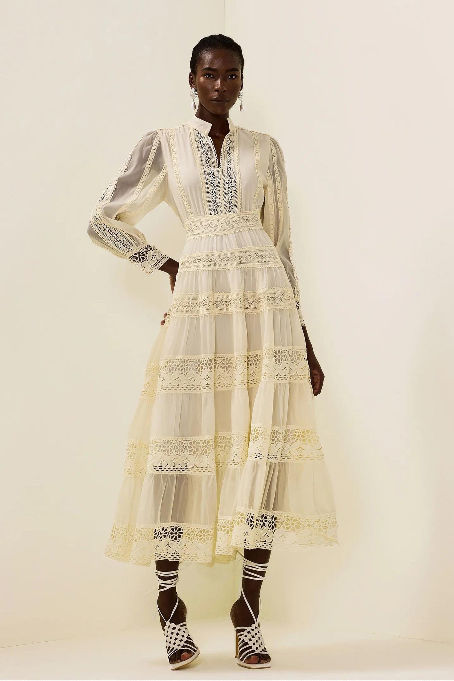 Well Tailored Dress with a Graceful Silhouette