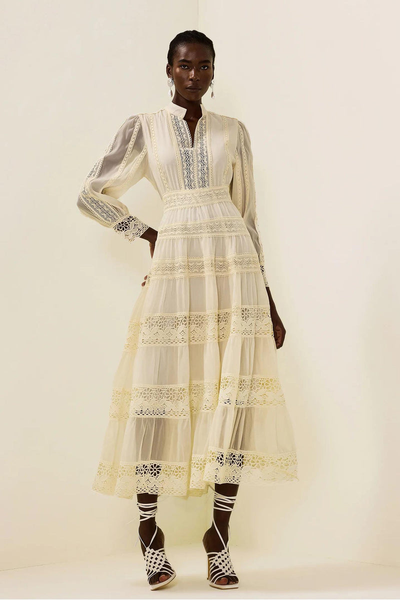 Well Tailored Dress with a Graceful Silhouette