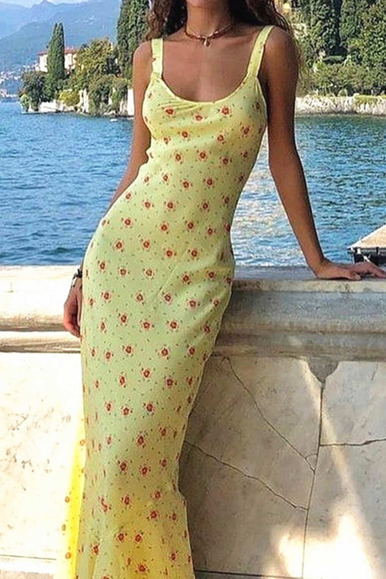 Gracefully Styled Dress for Any Occasion