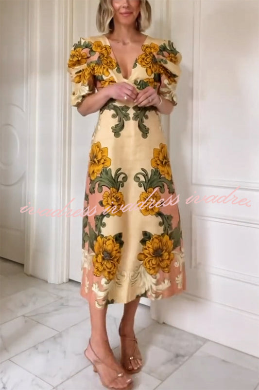 Effortlessly Elegant Dress with a Timeless Design