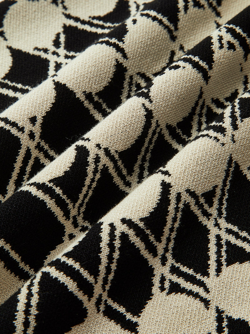 Well Tailored Sweater with a Graceful Silhouette