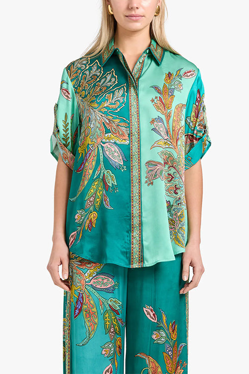 Well Tailored Shirt with a Graceful Silhouette