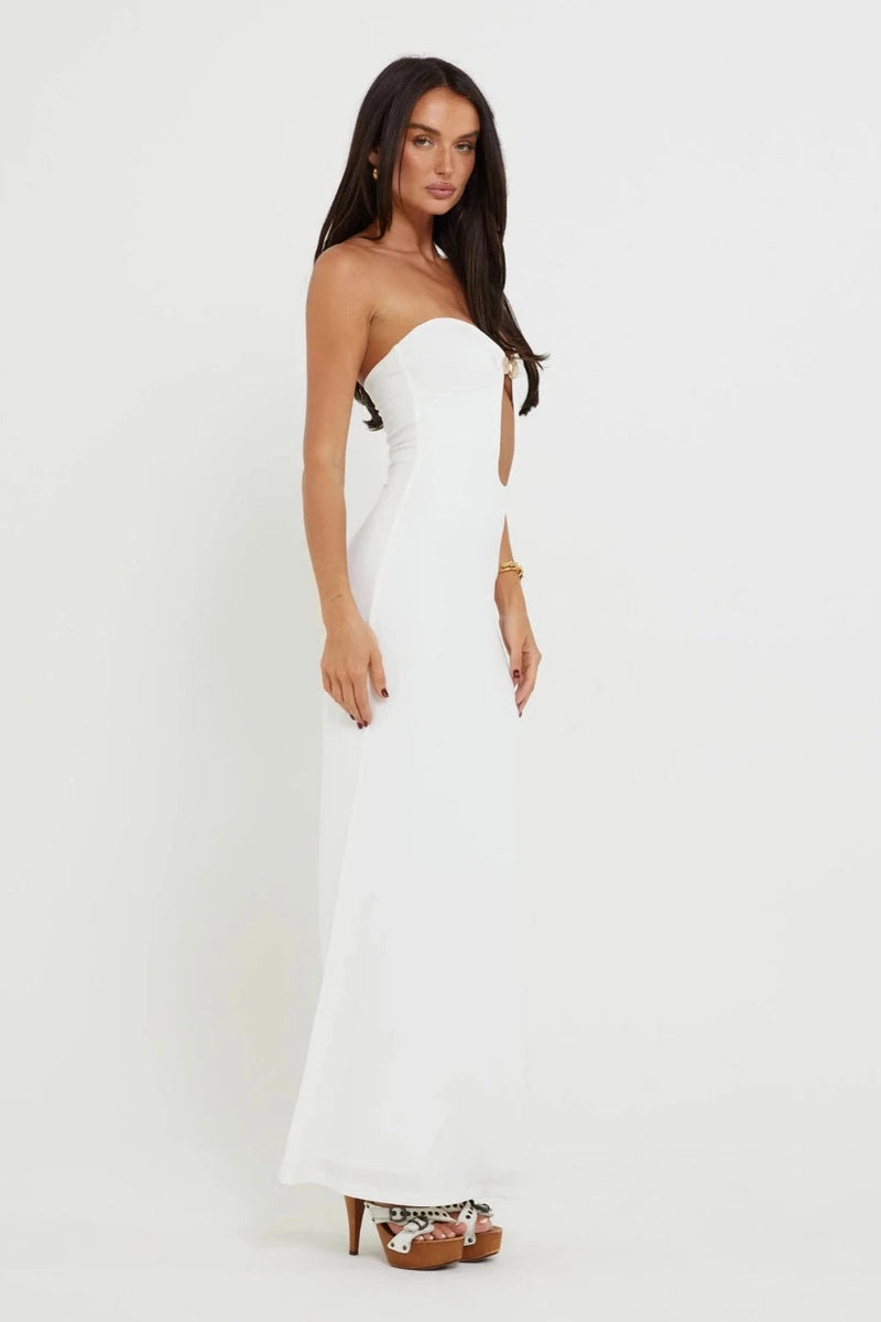 Beautifully Finished Dress in a Timeless Design