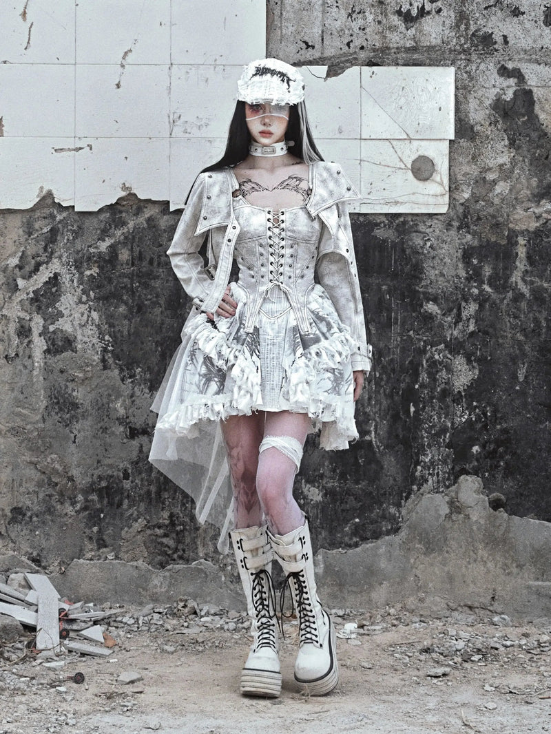 Well Tailored Dress with a Graceful Silhouette