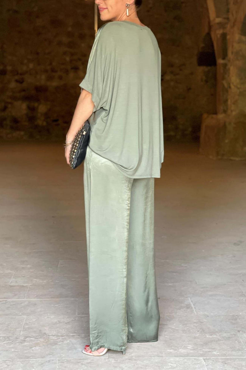 Effortlessly Elegant Garment with a Timeless Design