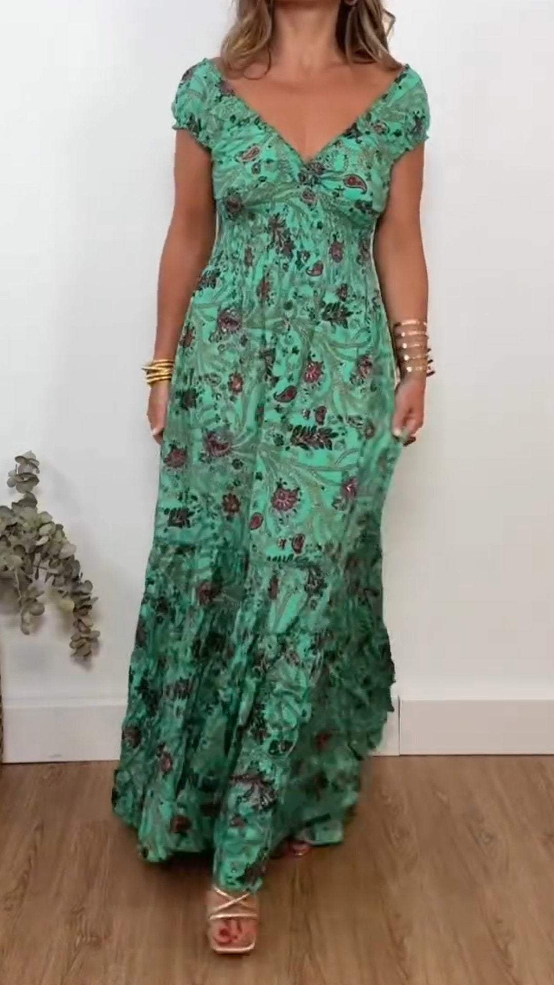 Classic Vintage Dress with a Flattering Fit