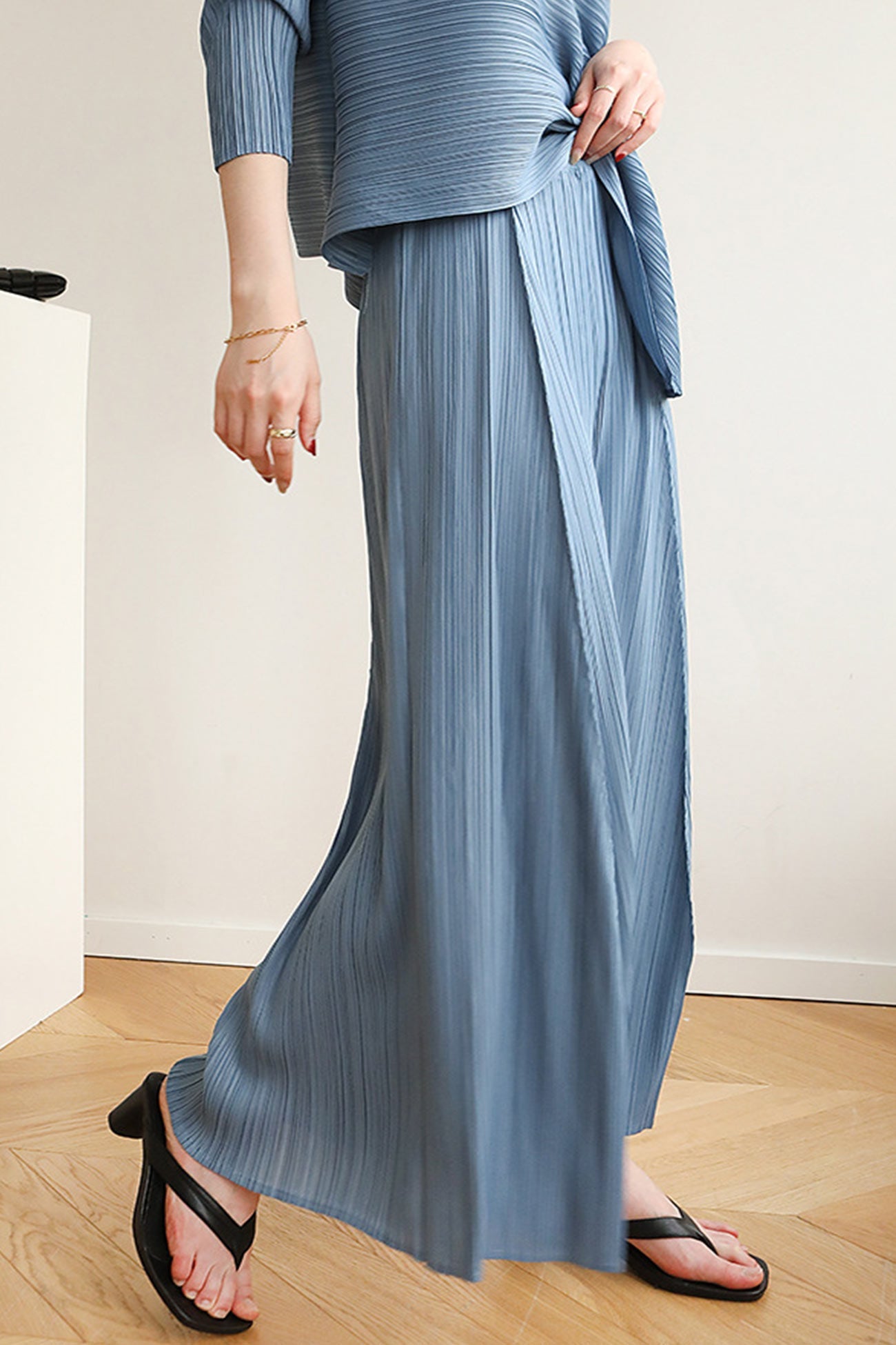 Well Tailored Pants with a Graceful Silhouette