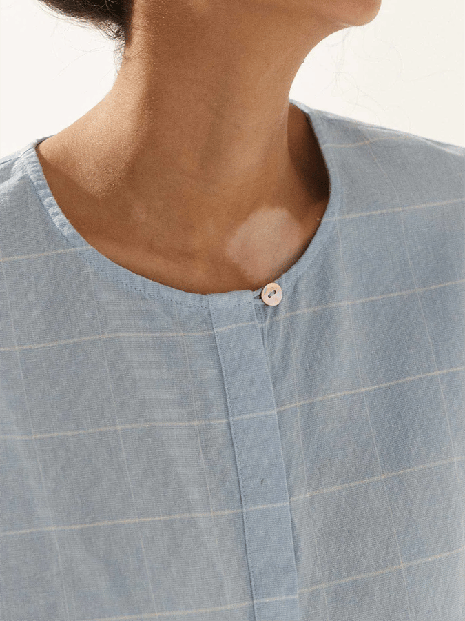 Well Tailored Top with a Graceful Silhouette