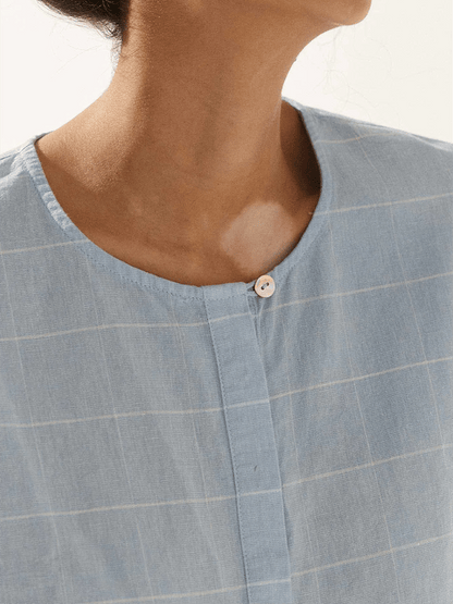 Well Tailored Top with a Graceful Silhouette