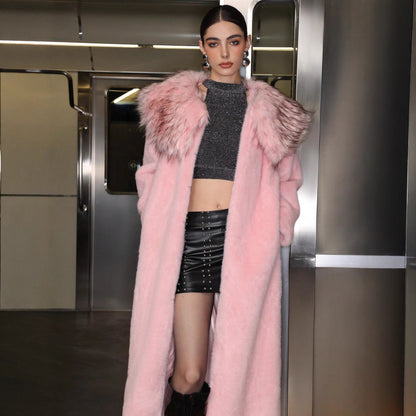 Well Tailored Coat with a Graceful Silhouette