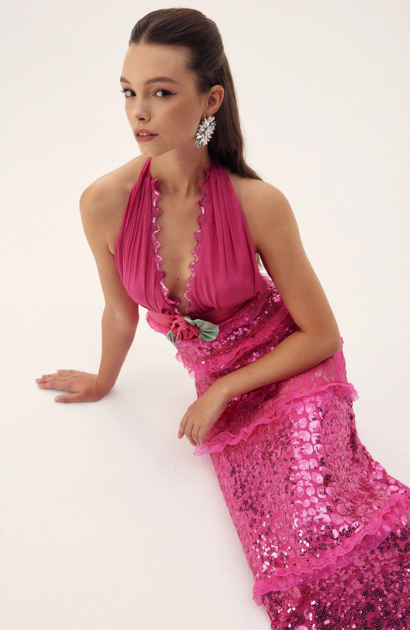 Well Tailored Dress with a Graceful Silhouette