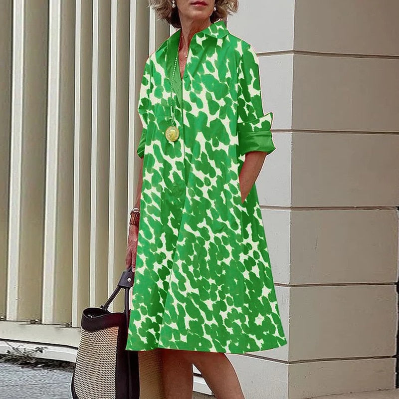 Beautifully Finished Dress in a Timeless Design