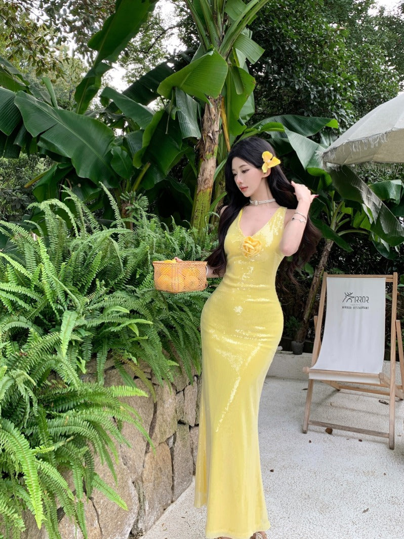 Effortlessly Elegant Dress with a Timeless Design