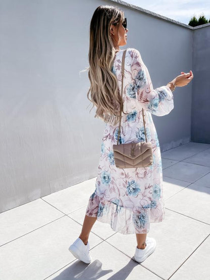 Effortlessly Elegant Dress with a Timeless Design