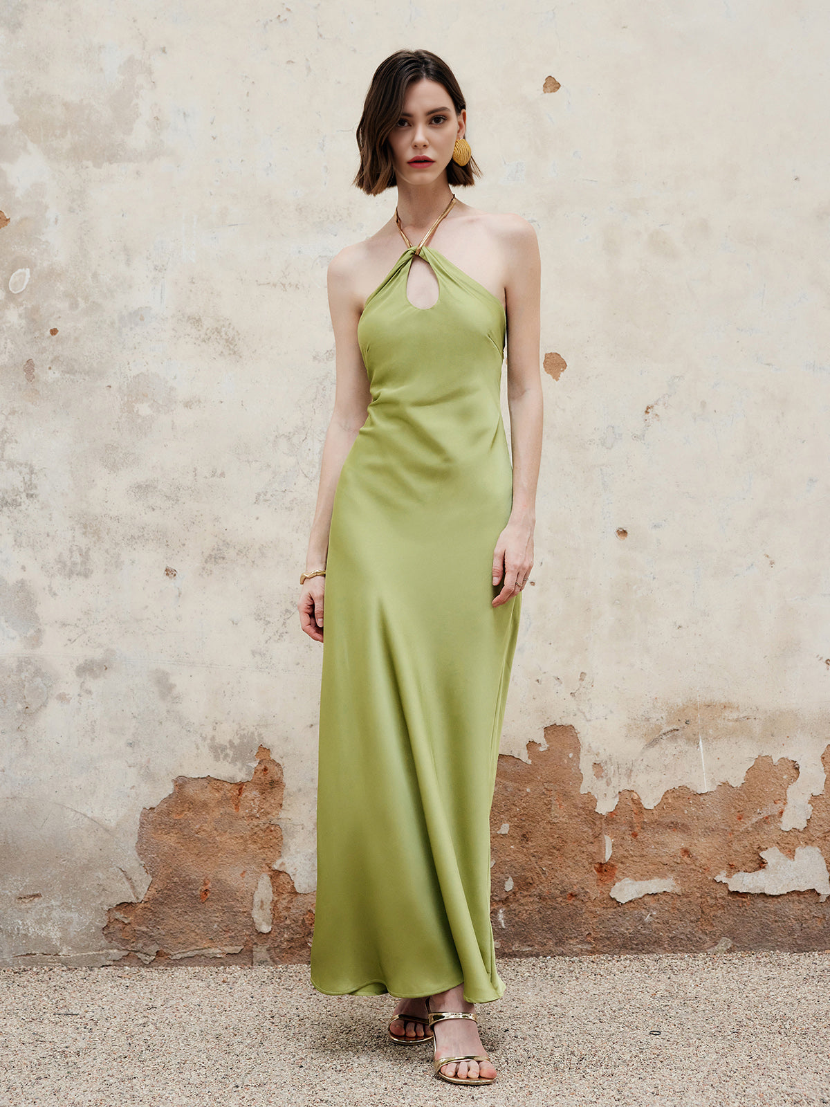 Effortlessly Elegant Dress with a Timeless Design