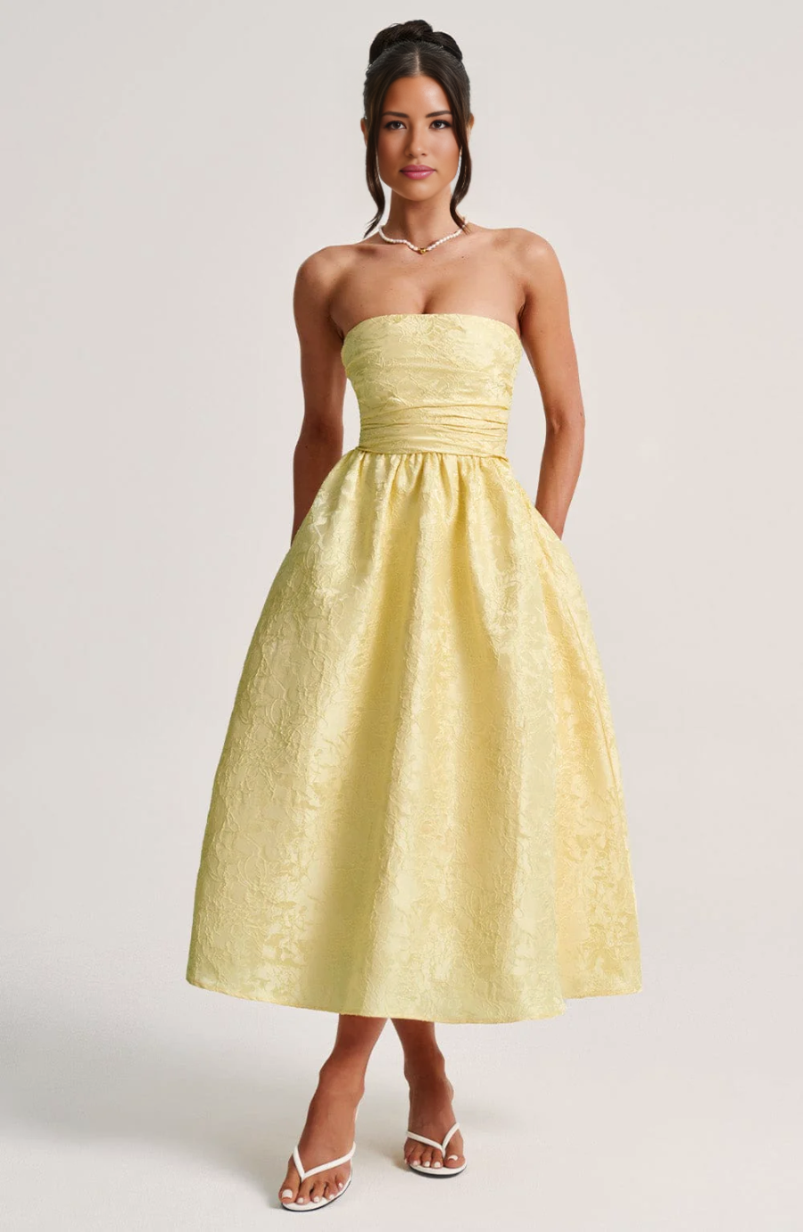 Gracefully Styled Dress for Any Occasion