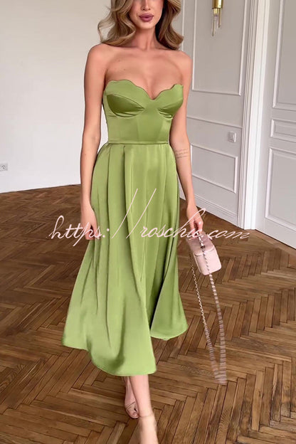 Beautifully Crafted Dress in a Classic Style