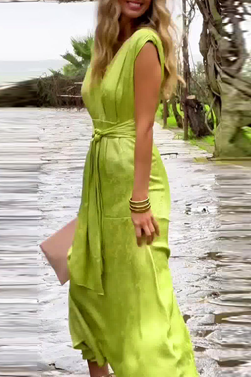Effortlessly Elegant Dress with a Timeless Design