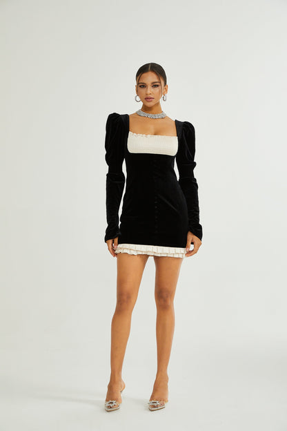 Classic Vintage Dress with a Flattering Fit