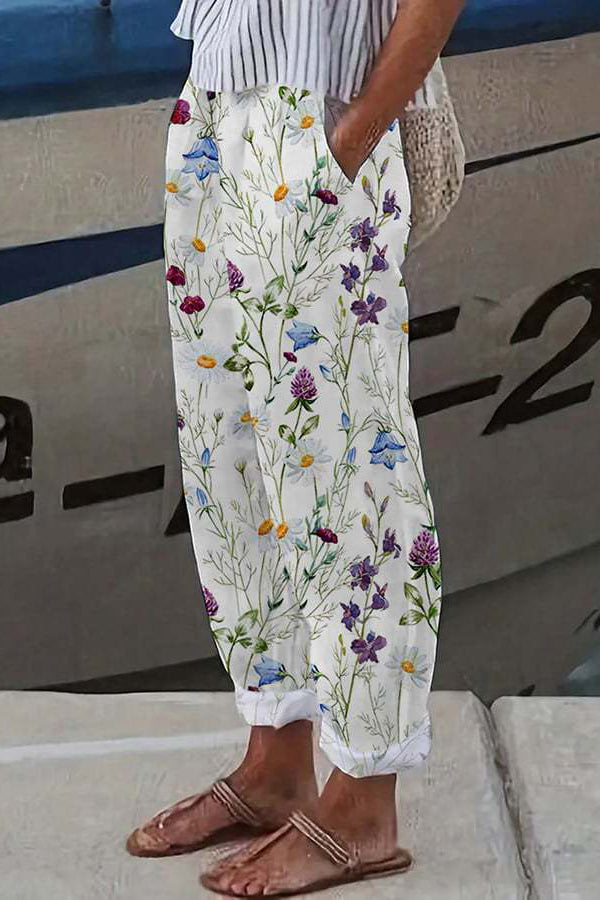 Effortlessly Elegant Pants with a Timeless Design