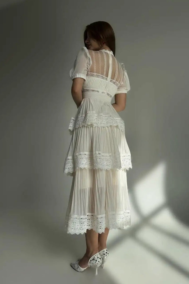 Effortlessly Elegant Dress with a Timeless Design