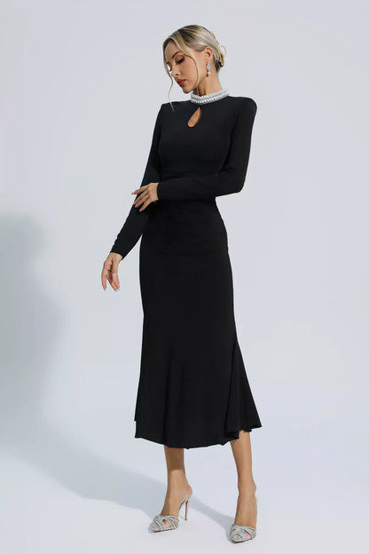 Well Tailored Dress with a Graceful Silhouette