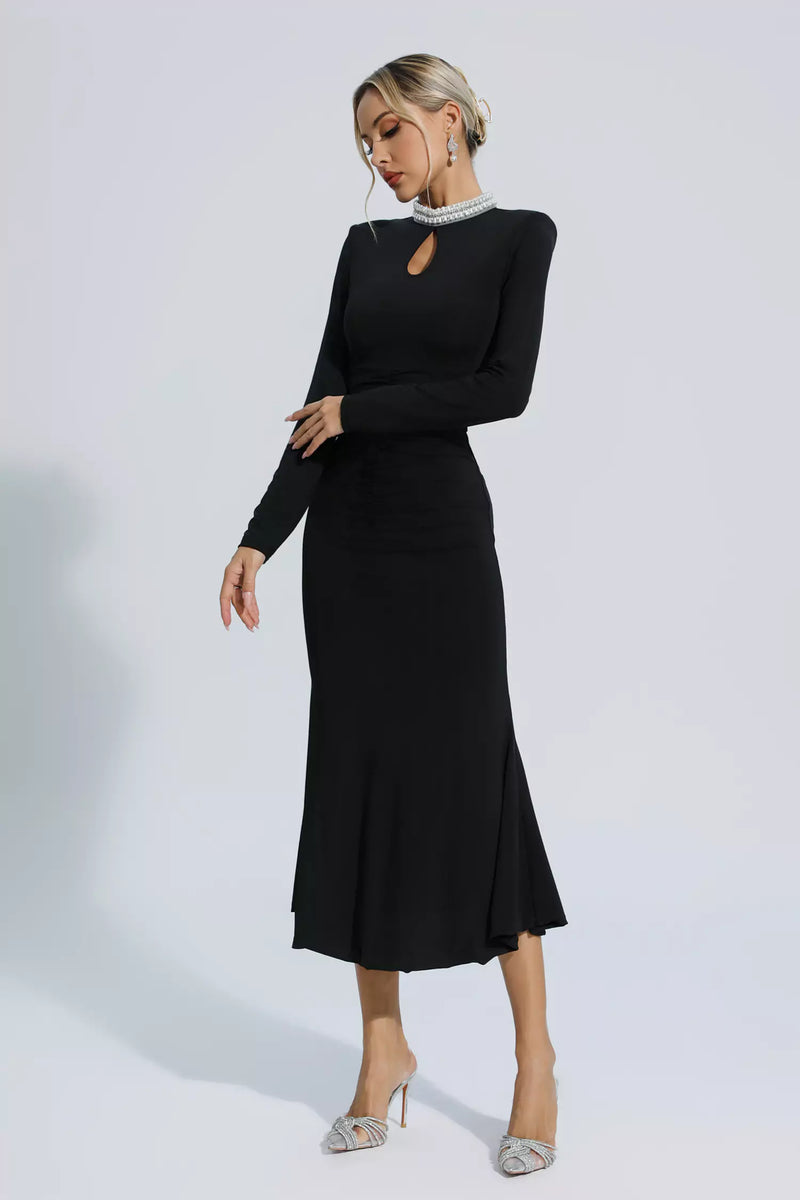 Well Tailored Dress with a Graceful Silhouette