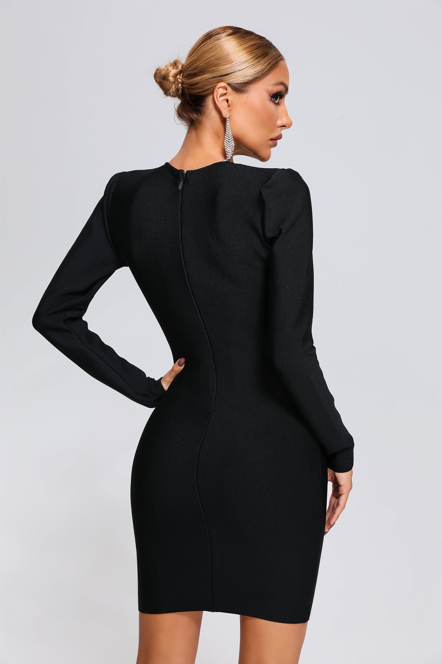 Effortlessly Elegant Dress with a Timeless Design