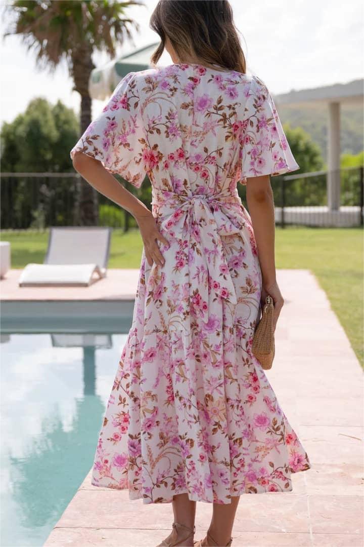 Well Tailored Dress with a Graceful Silhouette