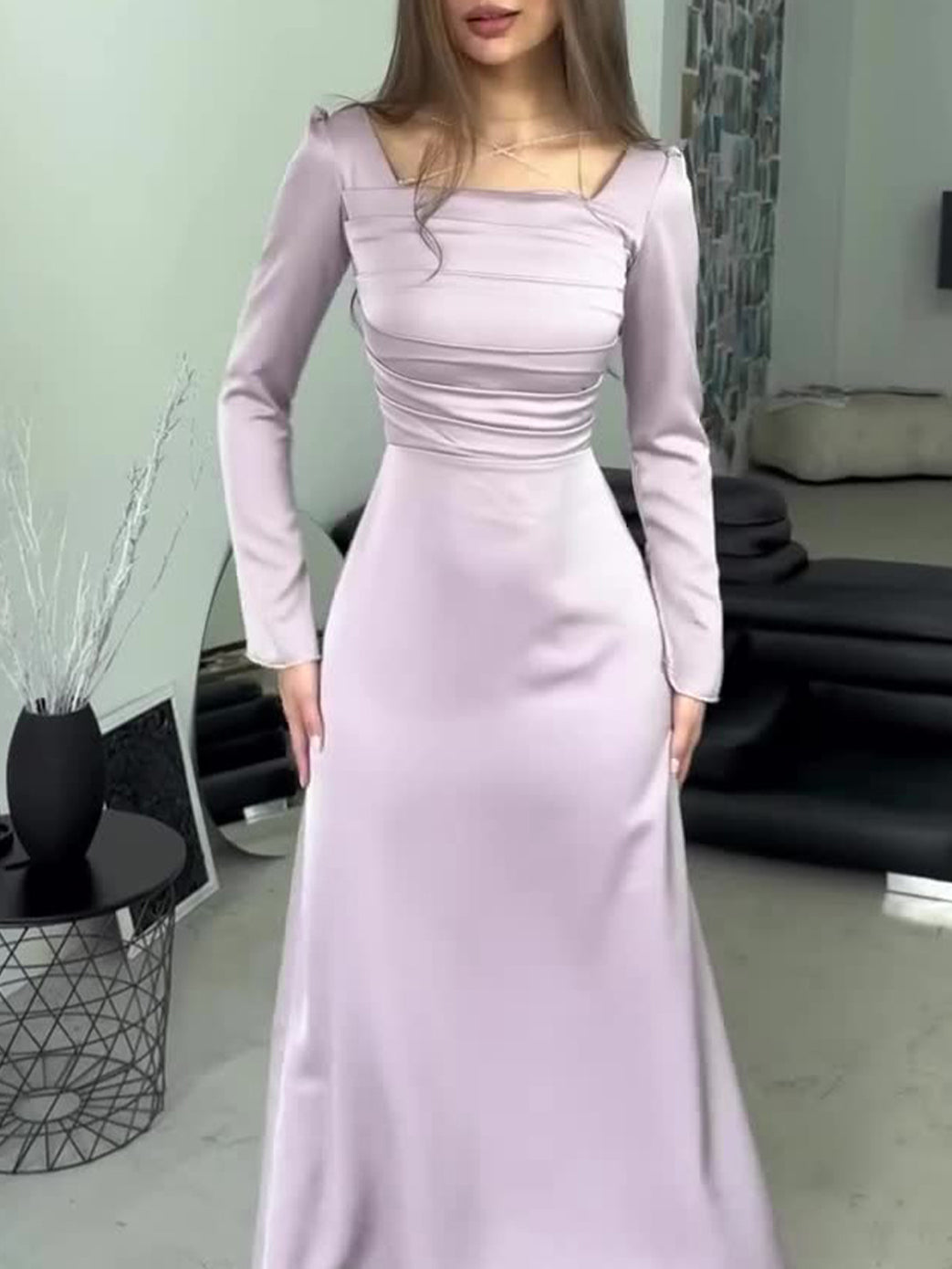 Beautifully Crafted Dress in a Classic Style